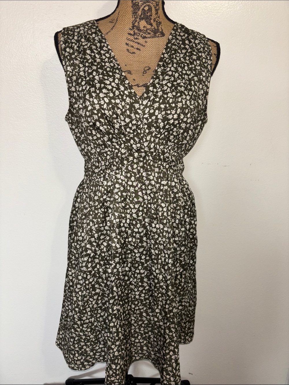 GAP Sz S Sleeveless V-Neck Floral Dress in Olive Green